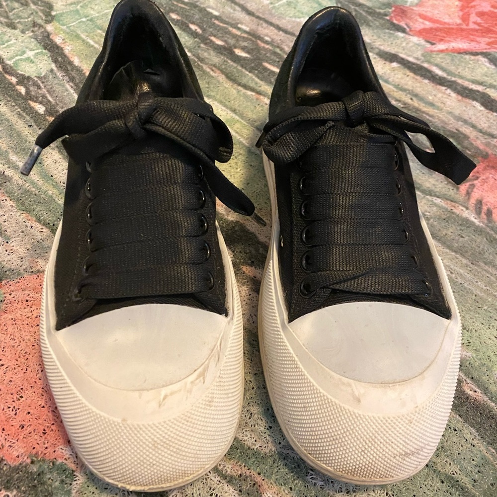 Classic Alexander McQueen sneakers - Picture 2 of 5